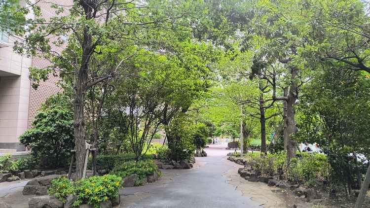 ホテルの前。式当日に写真撮影もできる