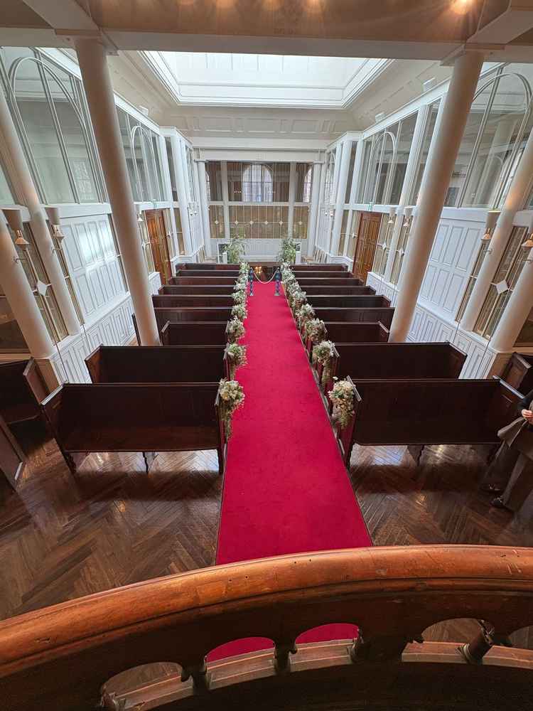 チャペルの祭壇に登って全体を見渡せるのが良かった。