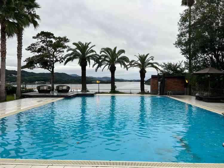 プールがあるパーティー会場