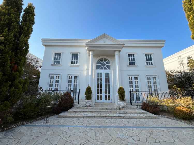 サロンの外観写真。この建物の中で、試食や見積もりの話をしました。