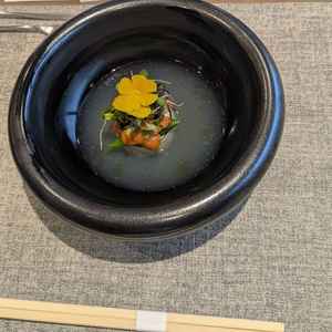 オマール海老とムースの湯葉包み〜あさりのスープ仕立て〜