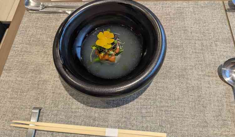 オマール海老とムースの湯葉包み〜あさりのスープ仕立て〜