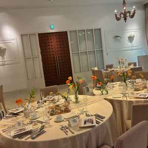 披露宴会場。テーブルの配置を自由にできるのがグループの人数に合わせられて良いなと思いました