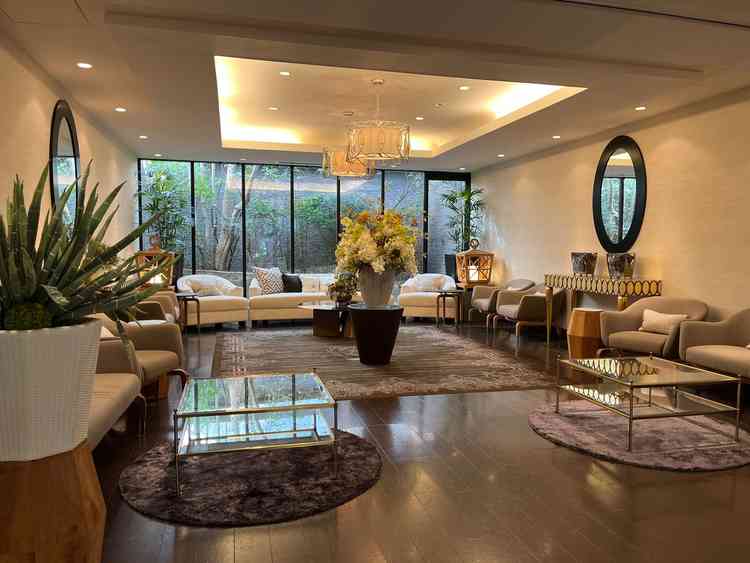 受付前のラウンジ。ゲストの方が荷物をまとめたり少し休憩したりするのに便利だなと思いました。