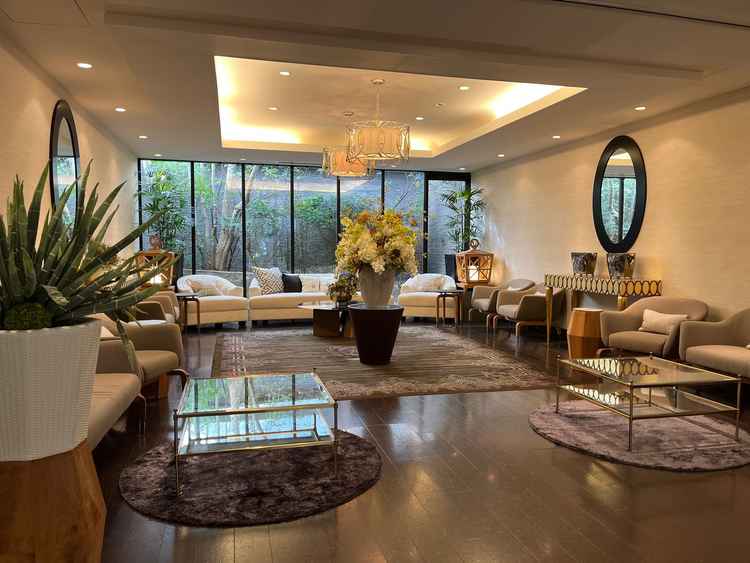 受付前のラウンジ。ゲストの方が荷物をまとめたり少し休憩したりするのに便利だなと思いました。