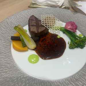 シェフ直々に挨拶しにきてくださって提供して頂いた肉料理