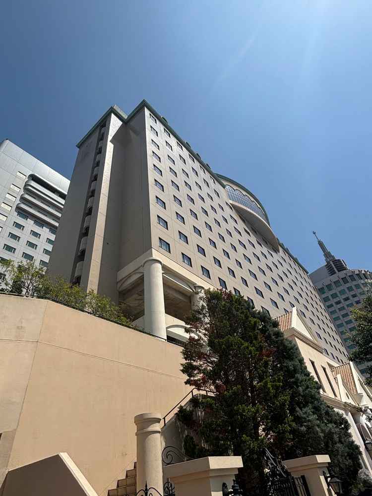 海浜幕張駅から徒歩5分くらいの好アクセスな場所にあり、周りの場所も落ち着いた雰囲気のところにある。