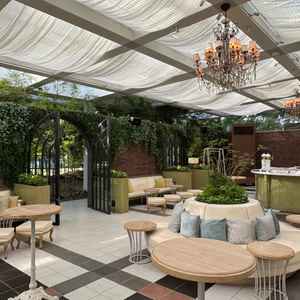 ウェルカムパーティの会場もかわいくて、季節次第とは思いますが、金木犀の香りただよう素敵な空間でした。