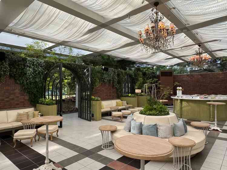 ウェルカムパーティの会場もかわいくて、季節次第とは思いますが、金木犀の香りただよう素敵な空間でした。