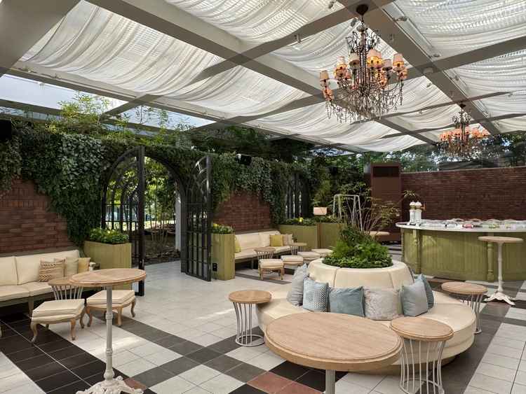 ウェルカムパーティの会場もかわいくて、季節次第とは思いますが、金木犀の香りただよう素敵な空間でした。