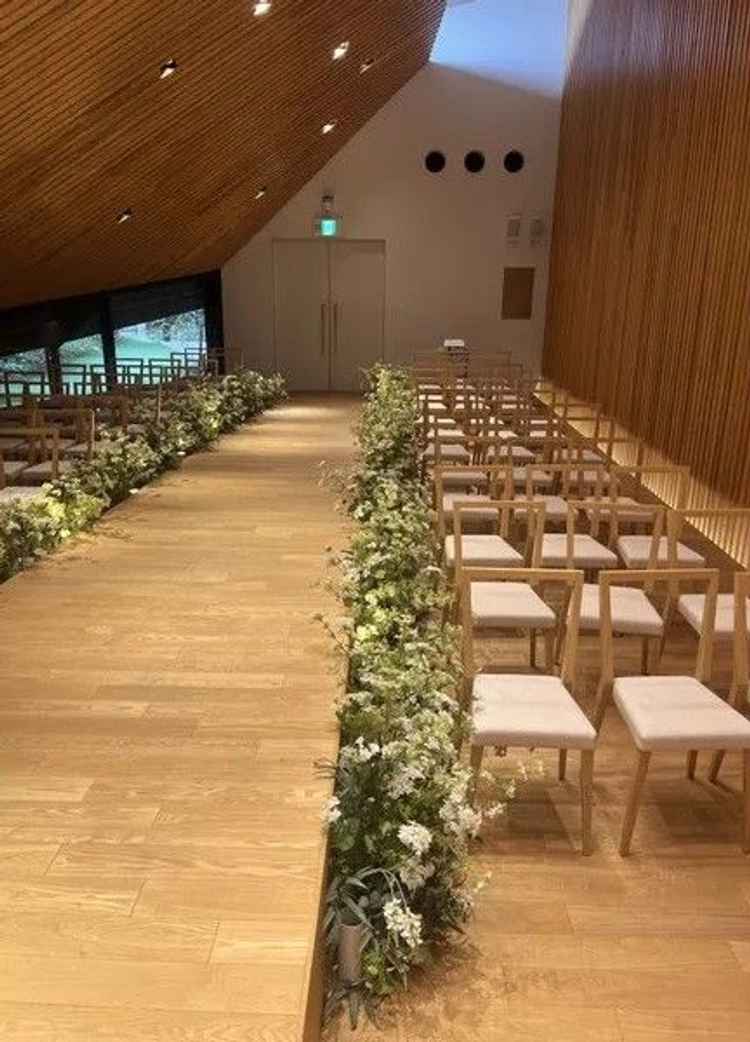 席数は多くなく、2人だけの挙式をする人も多いみたいです。