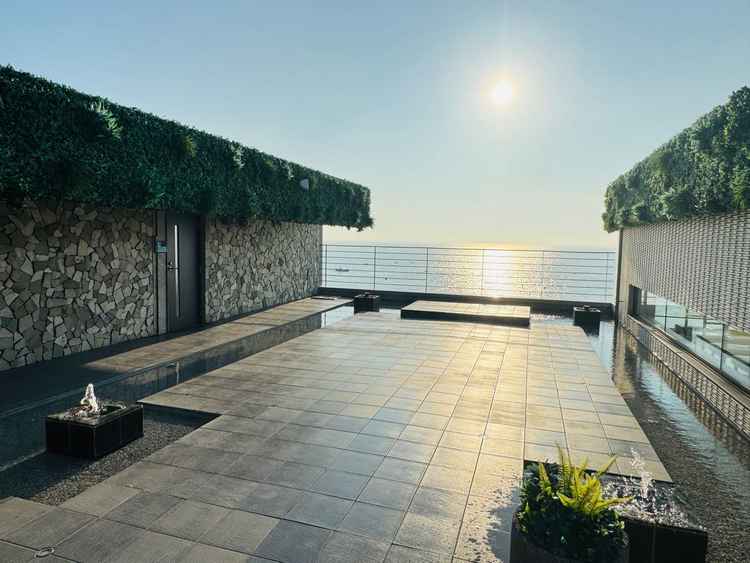 式の後にだんらんできるテラス。ここでジャズの生演奏も行える