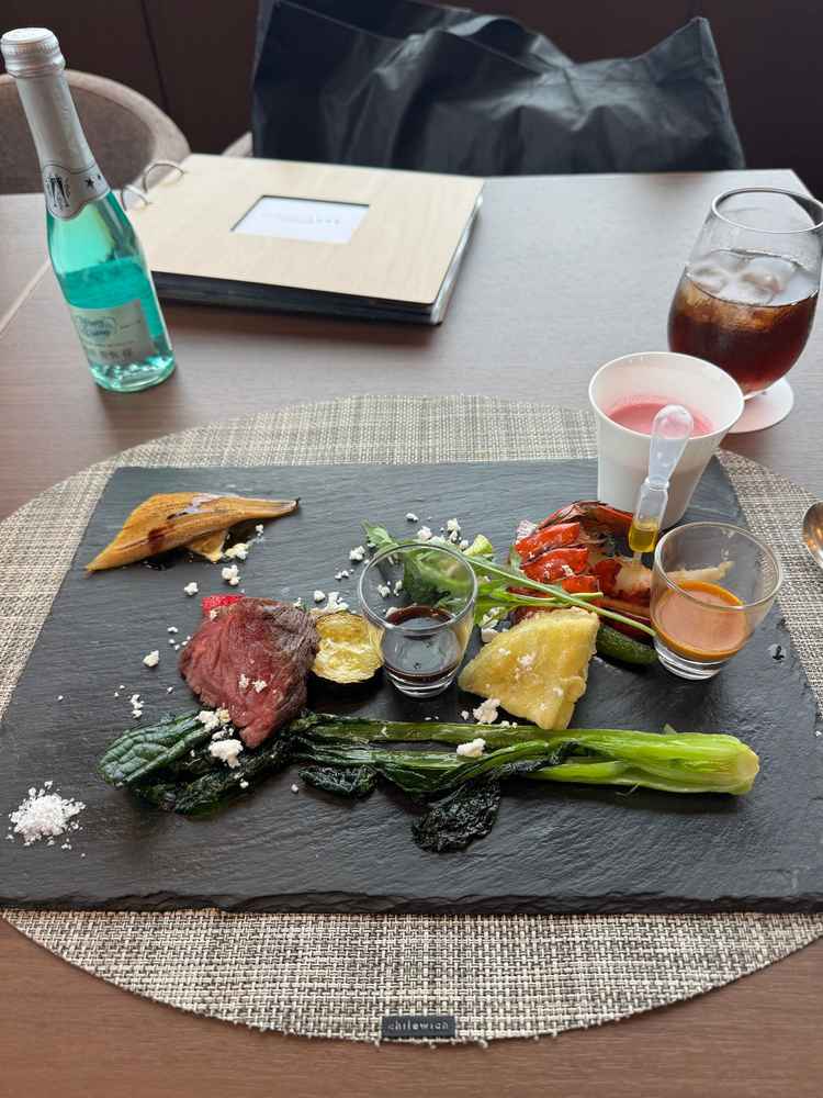 試食のお料理がどれも最高に美味しかったです。前菜、スープ、メインの魚介とお肉でボリュームもありました