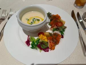試食会の前菜です。華やかで見た目も可愛いのですが味もとっても美味しかったです！