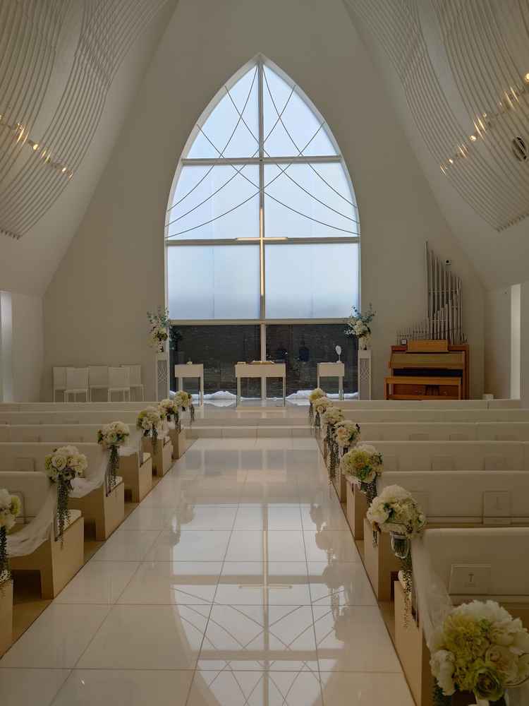 チャペルの写真です。白基調の素敵なチャペルでした。