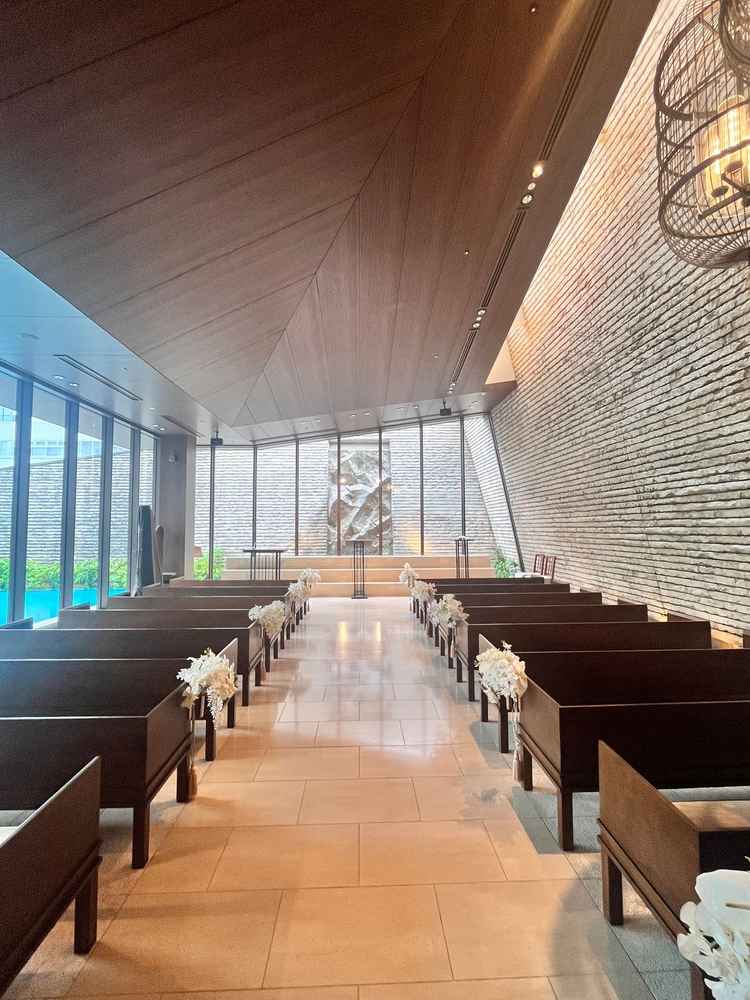 挙式会場です。収容人数は90名程度でした。石造りの挙式会場はとても洗礼されておりました。