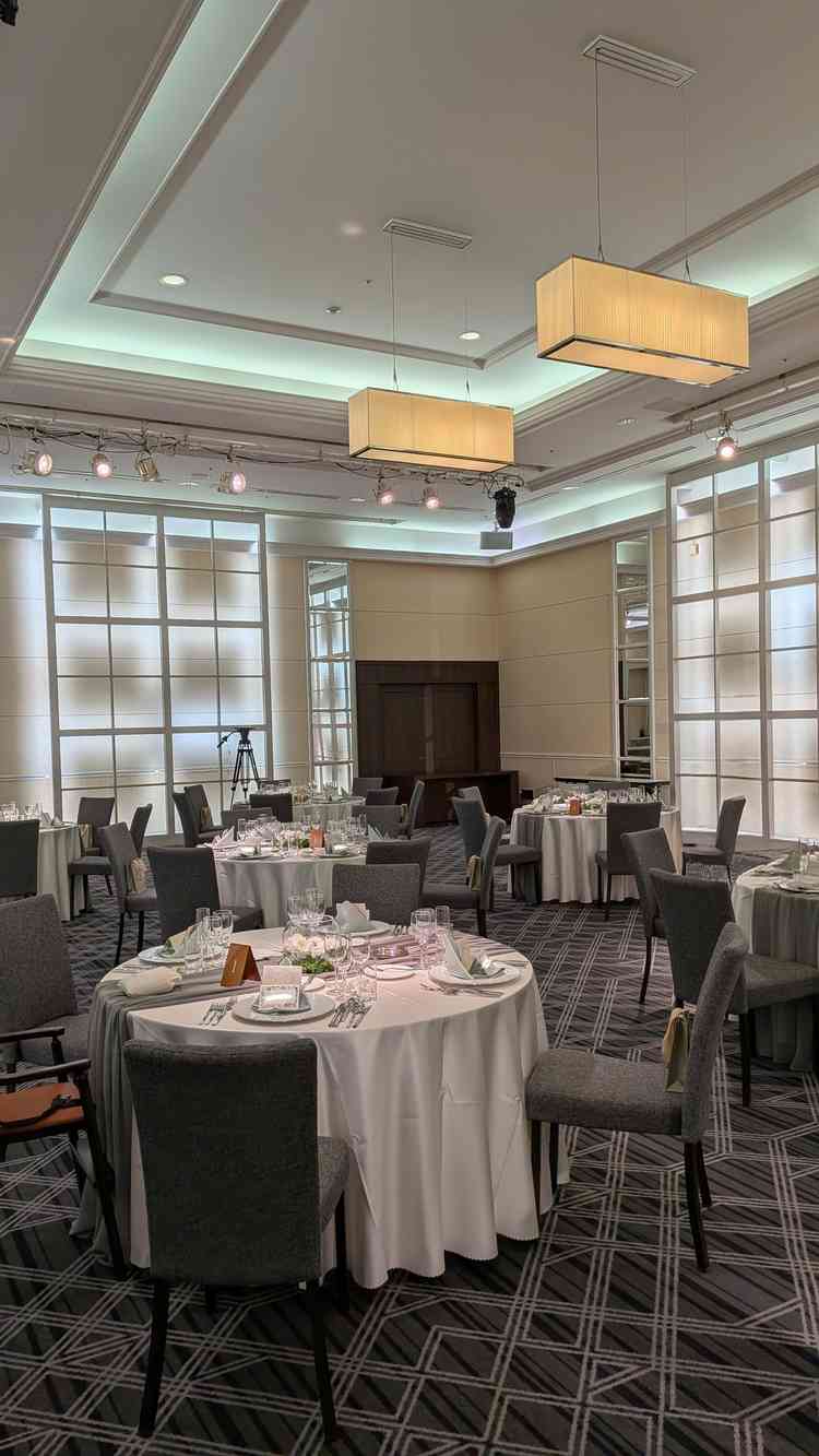 披露宴会場:ダイヤモンド