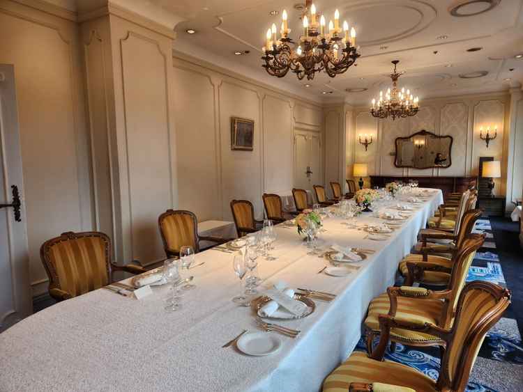 少人数用の披露宴会場