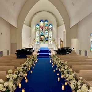 チャペルは広々としていて天井高もあり、スタンドガラスが素敵で心奪われました。ぜひ肉眼で見てほしいです