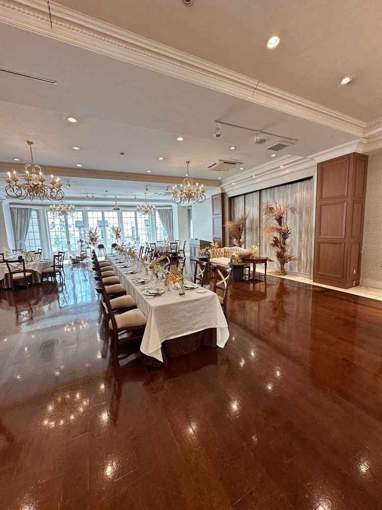 2つ目に案内された披露宴会場です。落ち着いた雰囲気の会場でした。