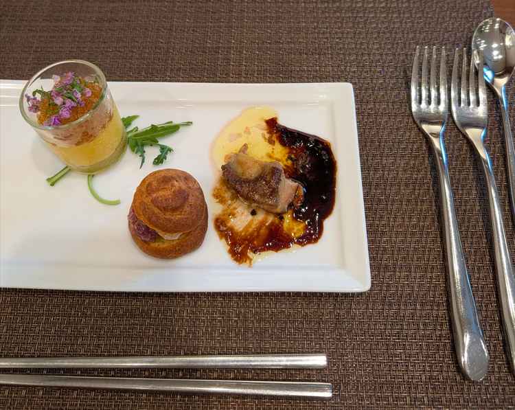 お肉も柔らかく、箸でもたべれる料理なので、高齢のゲストも安心して呼べるようになっている。