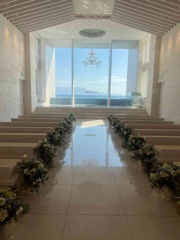 雨天時にも対応しており，神前式も可能であった。