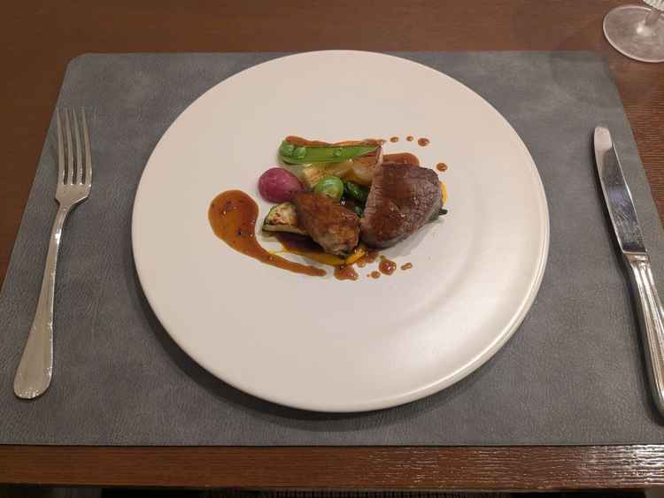 試食で牛肉、フォアグラを頂きました。お肉も野菜もとても美味しくて満足です。