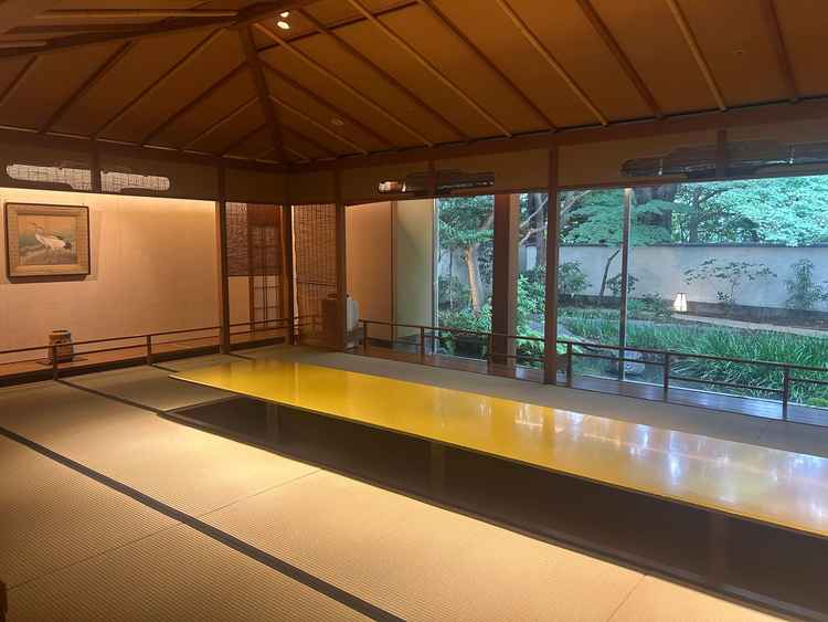 挙式会場。通常は宴会で使用することからサンプルではなく、写真などを用いてご案内いただきました。