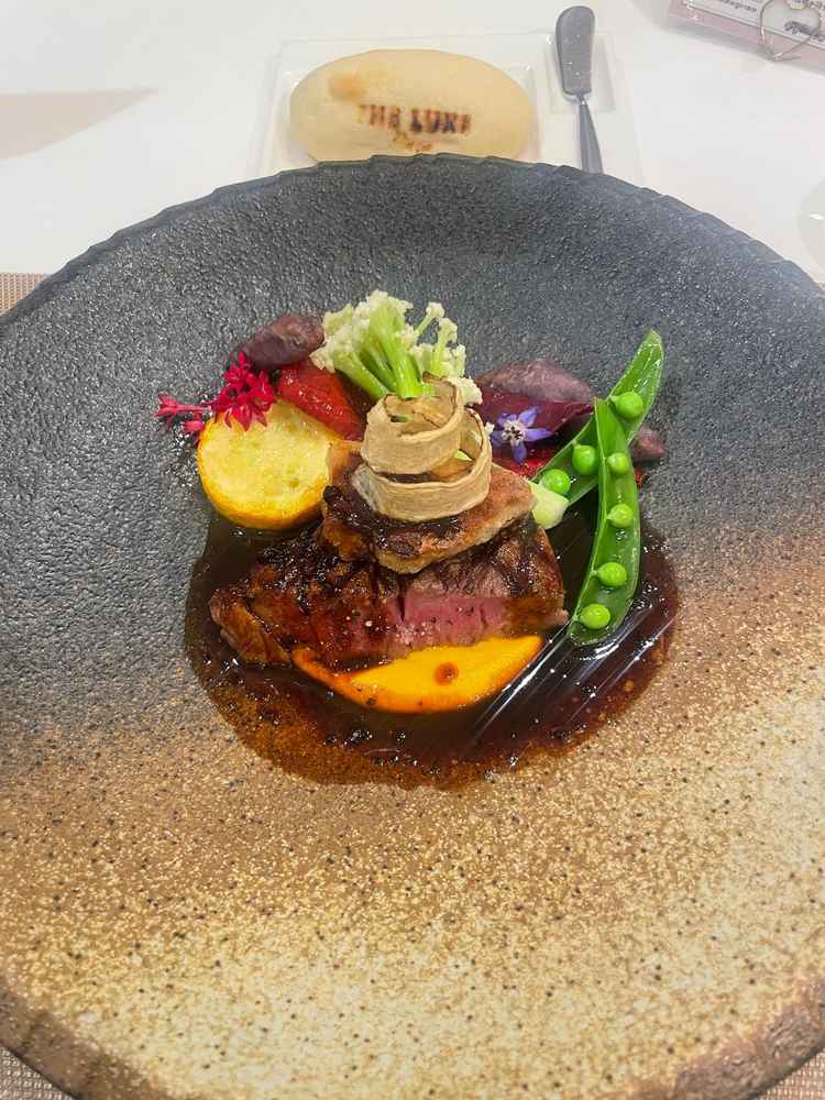 ご飯も美味しかったです！分厚いお肉でした！