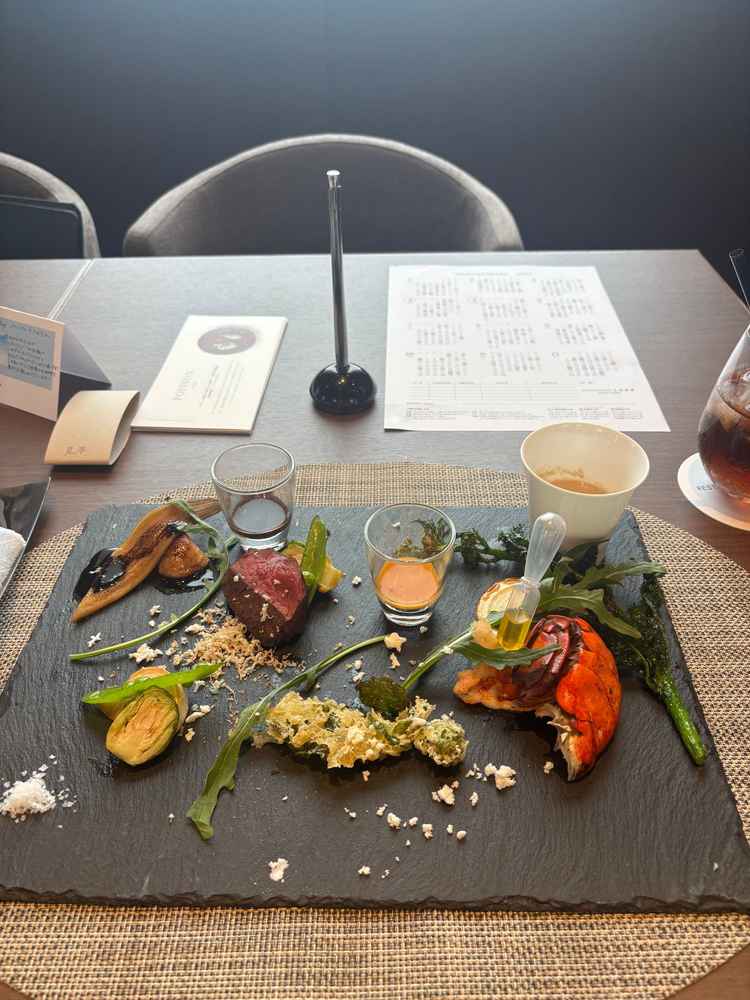 それぞれのメニューが全て美味しく、見栄えも良く、料理に関しても楽しみながら食べることができ、おすすめ