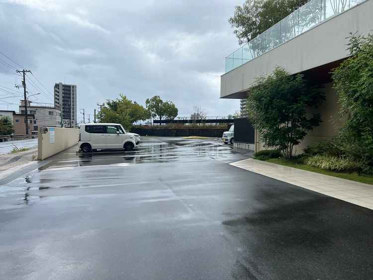 駐車場も台数が多く停められ、遠方からのゲストにはとてもありがたいです。
