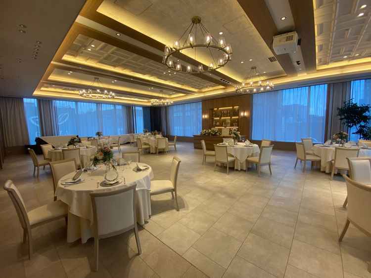 披露宴会場です。ゲストが30-40名ほどで考えているのですが規模感はぴったりに感じました。