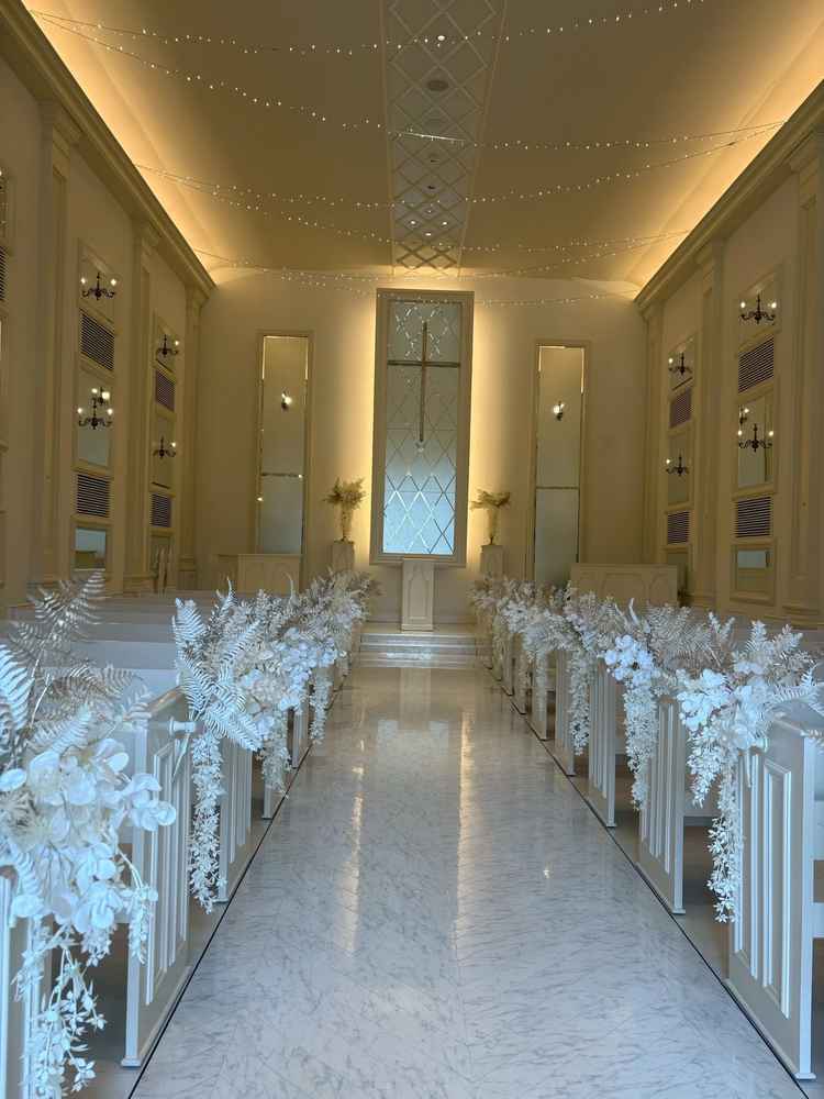 挙式会場の一つ。白を基調としたデザインで王道の雰囲気があり、個人的には特に気に入った。