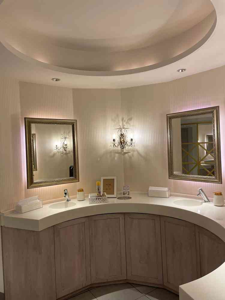 トイレ内もおしゃれでゆったり