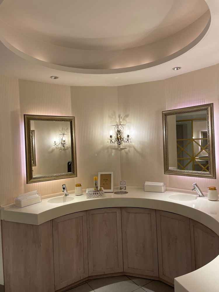 トイレ内もおしゃれでゆったり