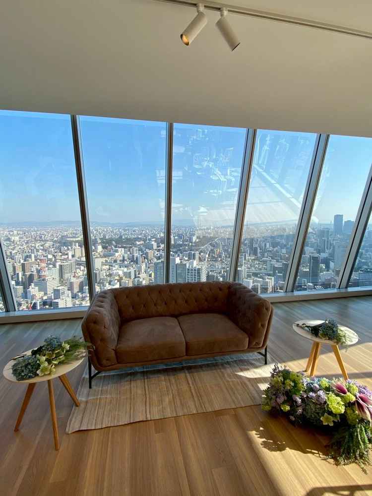 披露宴会場の新郎新婦の席（view)