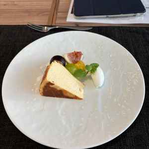 こちらもデザートのバスクチーズケーキ。ボリュームも満点で大満足でした。
