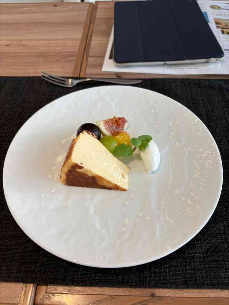 こちらもデザートのバスクチーズケーキ。ボリュームも満点で大満足でした。