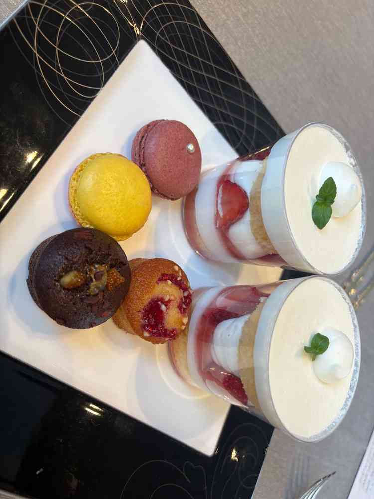 デ実際にウェディングケーキを作るパティシエが作ったとのことで、とても期待ができました。