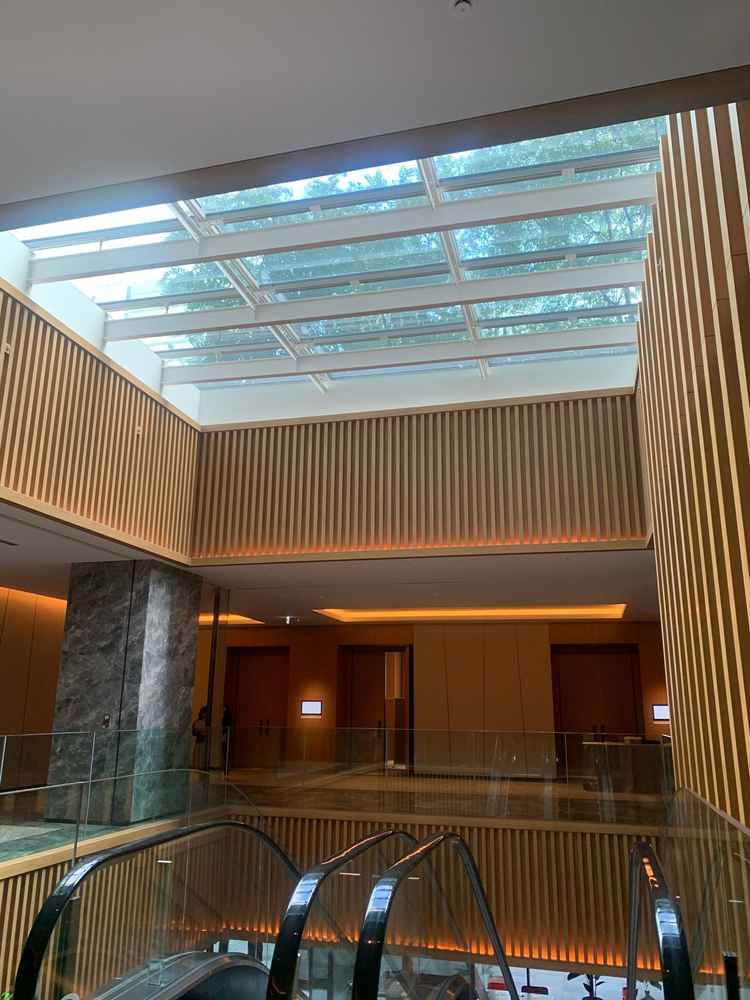 結婚式フロア(4階)。挙式、披露宴、待合室、控え室など全てワンフロア完結。貸切。