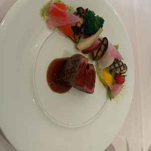 料理は見た目も味も華やかで感動しました。