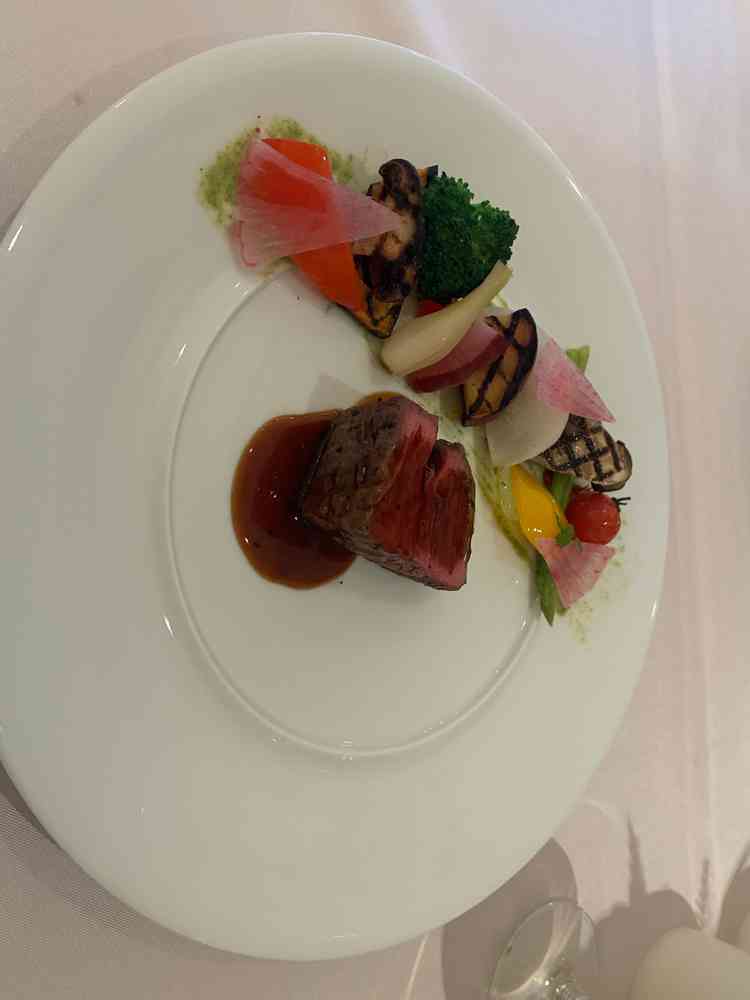 料理は見た目も味も華やかで感動しました。