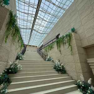 曇りの日でも明るく感じた、開放感のある大階段。