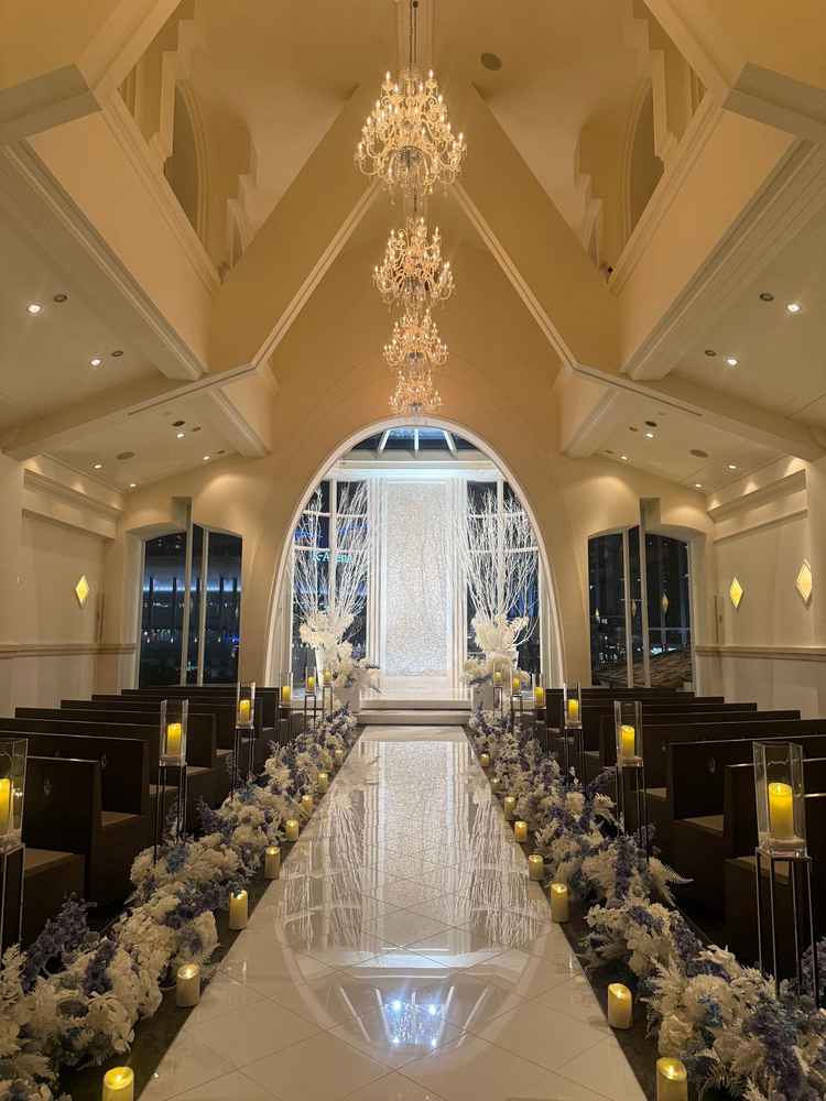 入った瞬間の美しさがとても良かったです。夜で横浜の夜景とも相まっていい雰囲気でした。