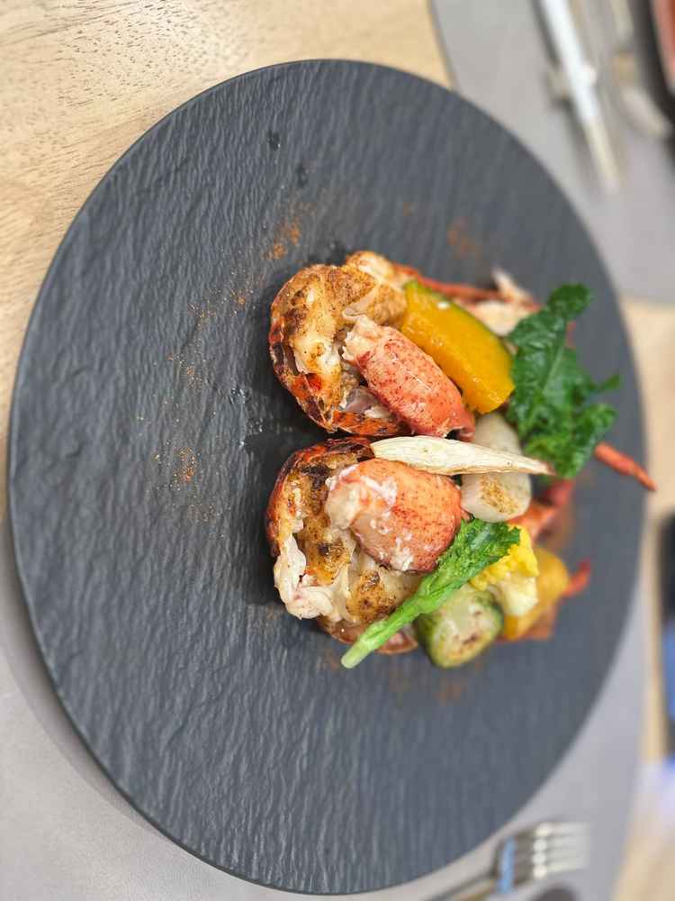 身がぷりぷりで本当においしかったです。メインと料理として非常によいと思いました。