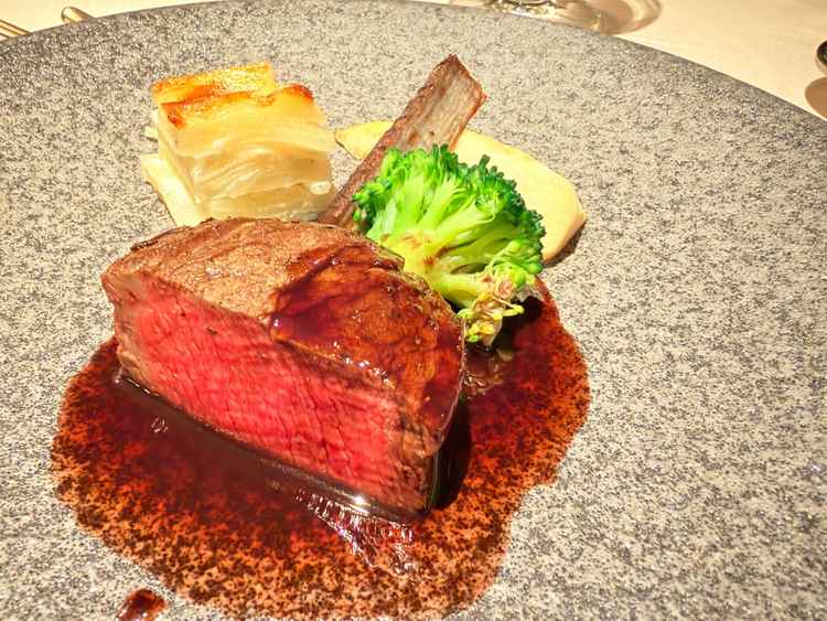 牛肉の焼き加減もよく、柔らかかった。肉の味も濃かった