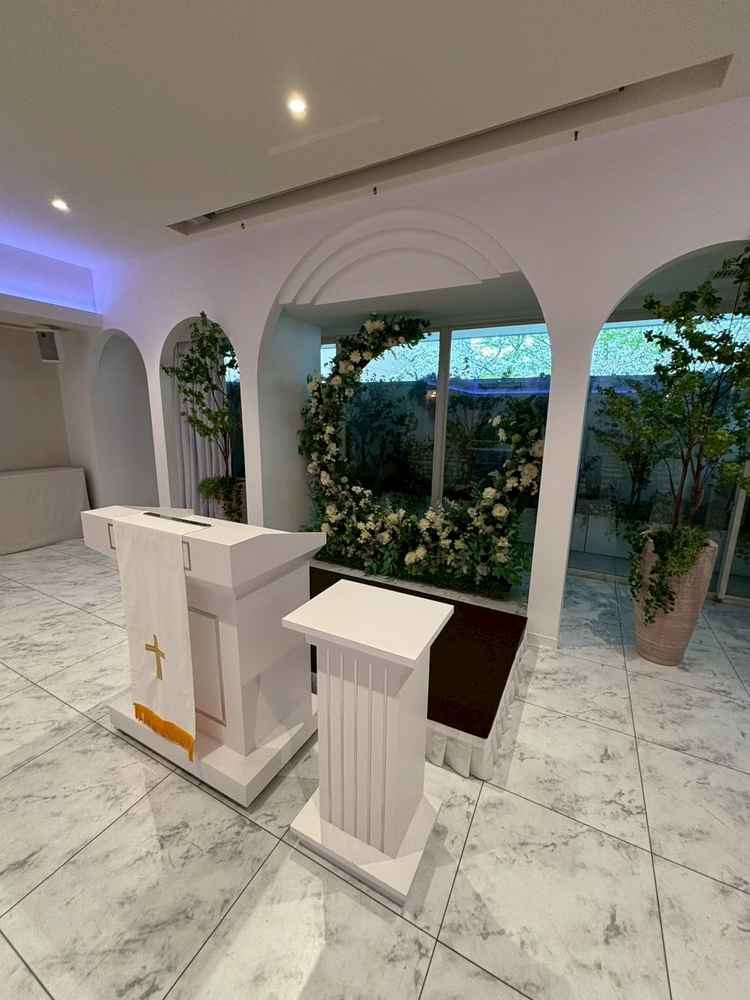 白が基調で緑もあるナチュラルなチャペルでした！披露宴会場としても使用できるそうです。