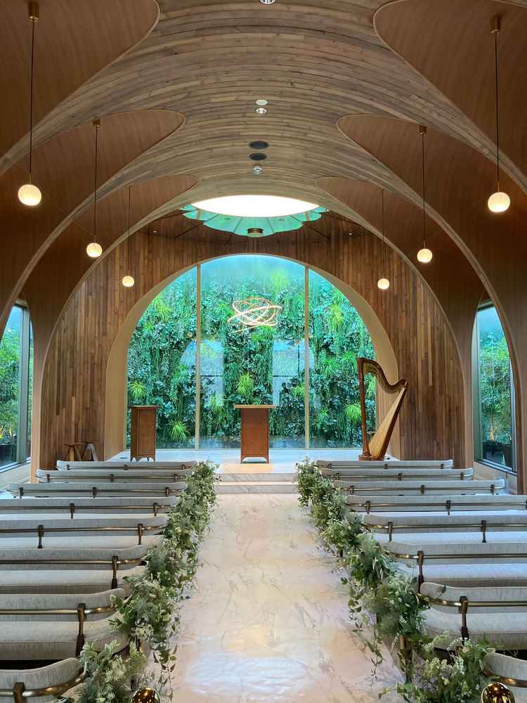 リニューアルしたチャペル。街中とは思えない緑と木に囲まれた空間はとても素敵でした。