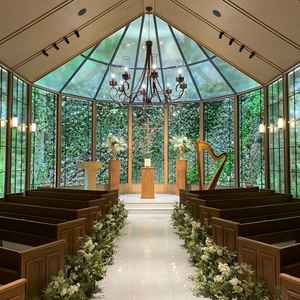 緑に囲まれたチャペルが目の前に広がるととても感動した。