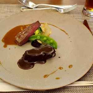 試食のコースのメイン料理。お肉が柔らかくてとても美味しく、あっさりと食べれました。